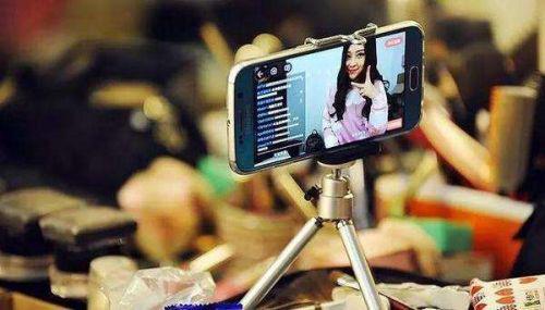 利用“網(wǎng)紅季”系列主題活動(dòng)為品牌傳播造勢(shì)