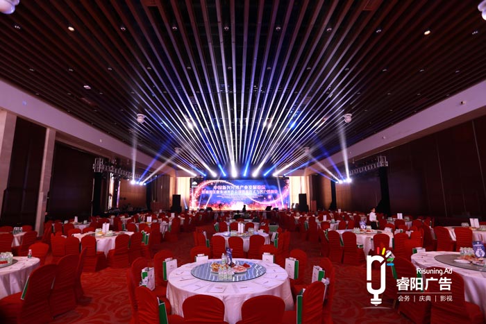 不同的舞臺場景，需要不同的燈光設(shè)計！